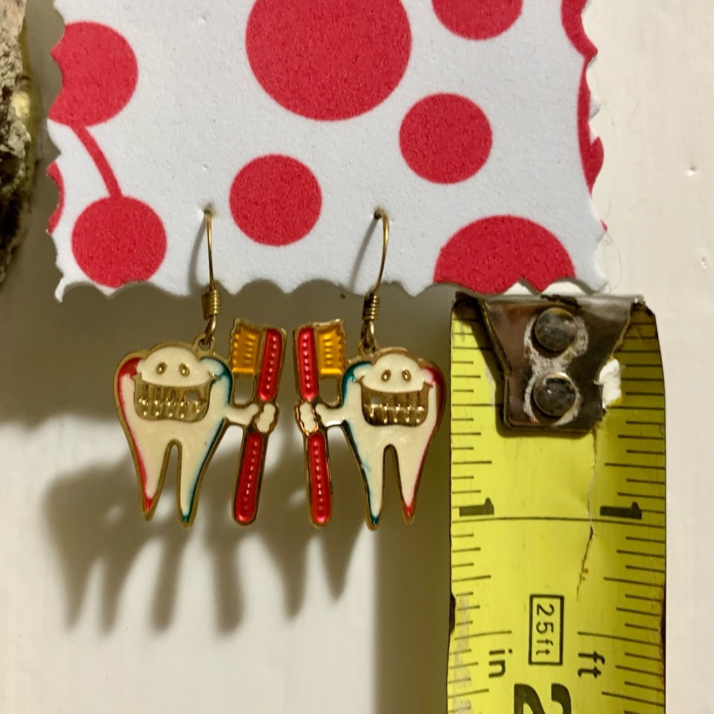 Tooth 🦷 earrings - Picture 4 of 4